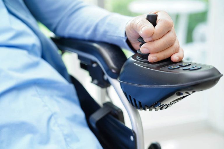 appareils technologiques améliorent les soins en EHPAD