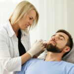 Prévenir le vieillissement cutané : comment botox, acide hyaluronique et skin boosters travaillent ensemble