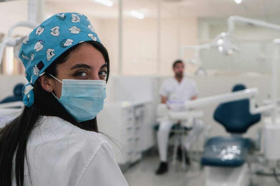 Étude dentaire Espagne : conditions d’accès et réalités du parcours