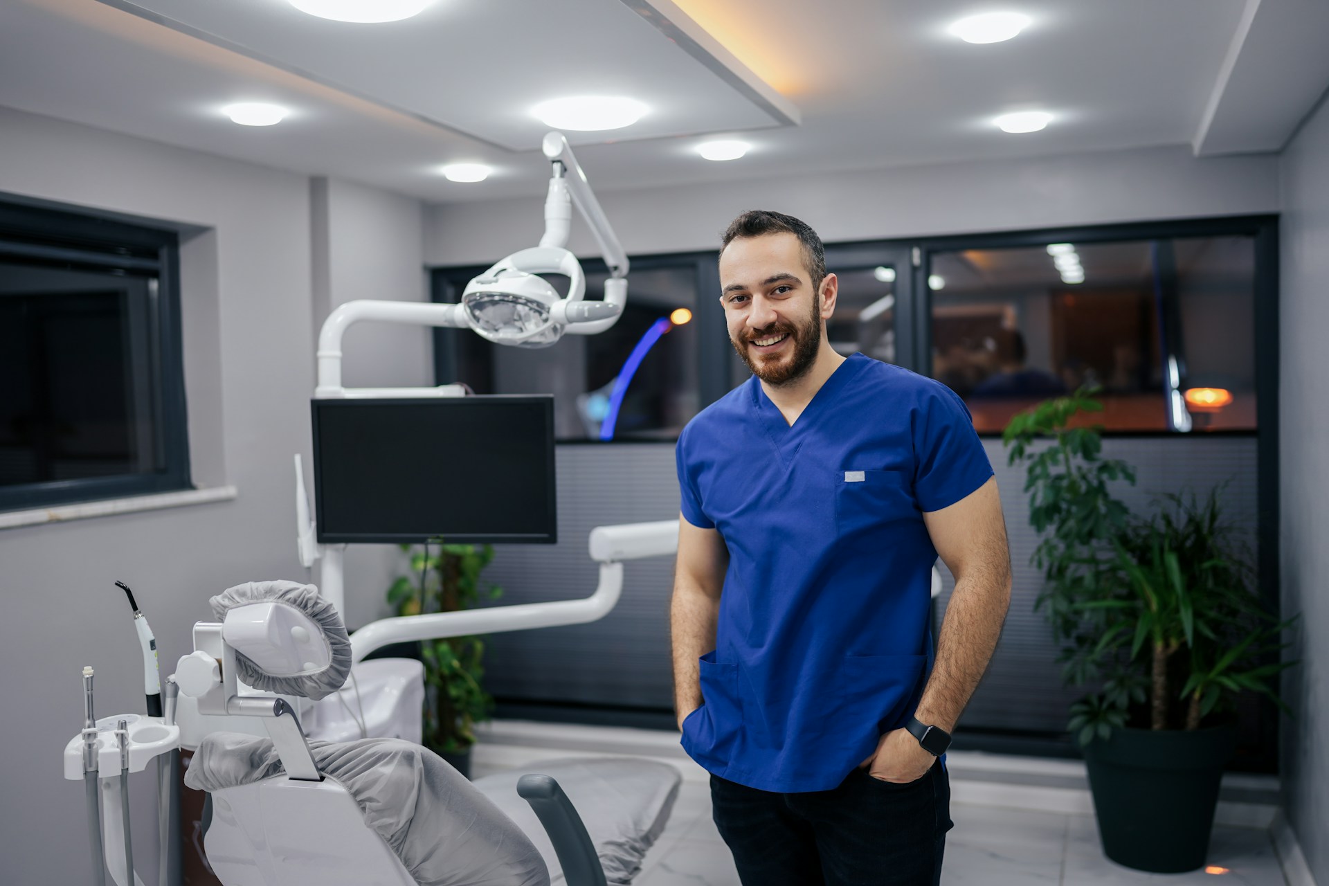 Salaire dentiste debutant : combien gagne-t-on réellement au départ