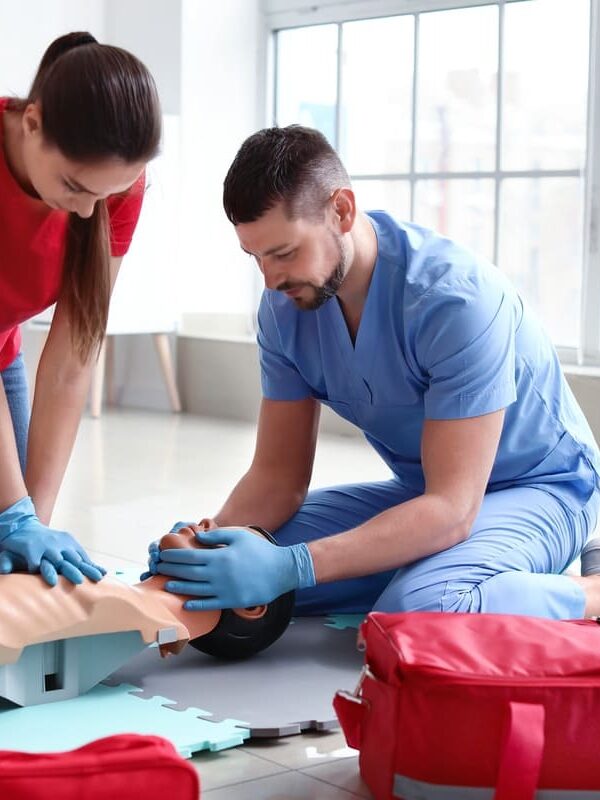 AFGSU : guide pratique pour réussir la certification et appliquer les gestes