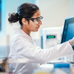 Attaché de recherche clinique : comment accéder à ce métier en santé