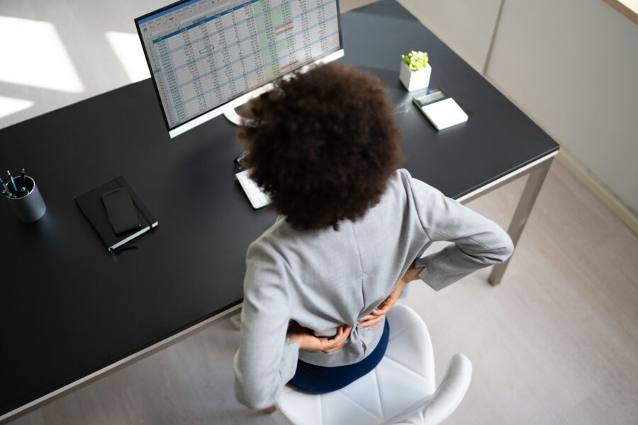 Comment soulager les douleurs au travail grâce aux formations en entreprise ?