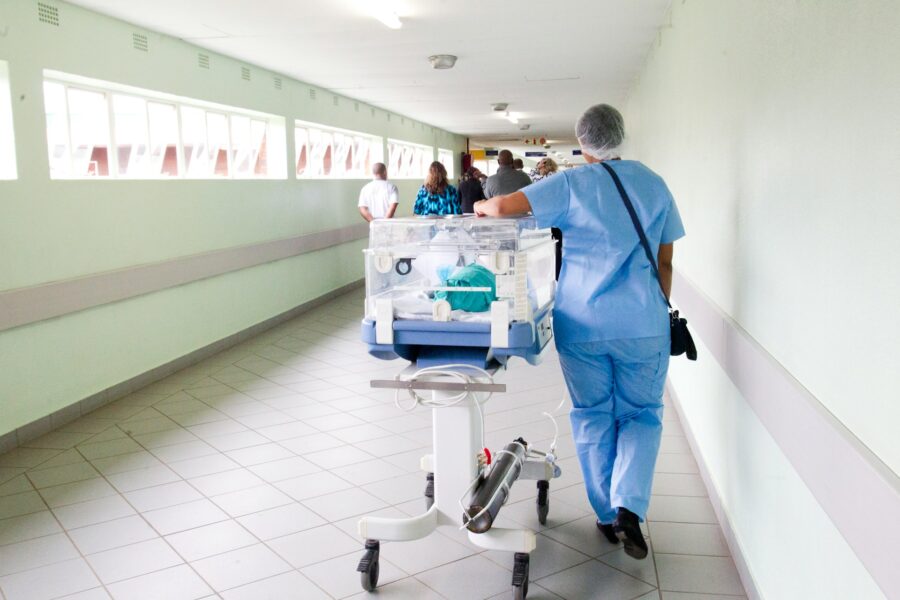 Agent de service hospitalier : salaire, horaires et conditions de travail