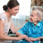 Comment bien choisir une aide à domicile pour senior à Champigny ?