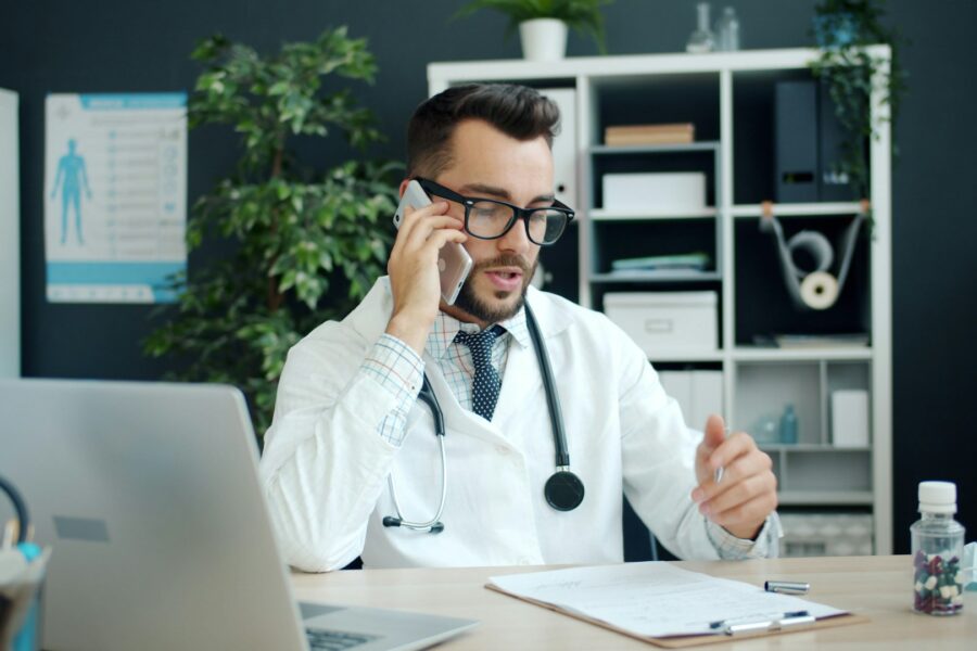 Médecins et paramédicaux libéraux : quel statut juridique et fiscal choisir ?